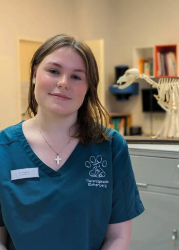 Porträt von Rabea-Leonie Zegers – lächelt freundlich in die Kamera